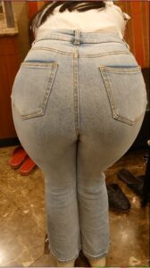 【極上尻】腰を思いっきり打ちつけて種付けしたい！20代黒髪ロングの清楚系女子大生の豊満巨尻